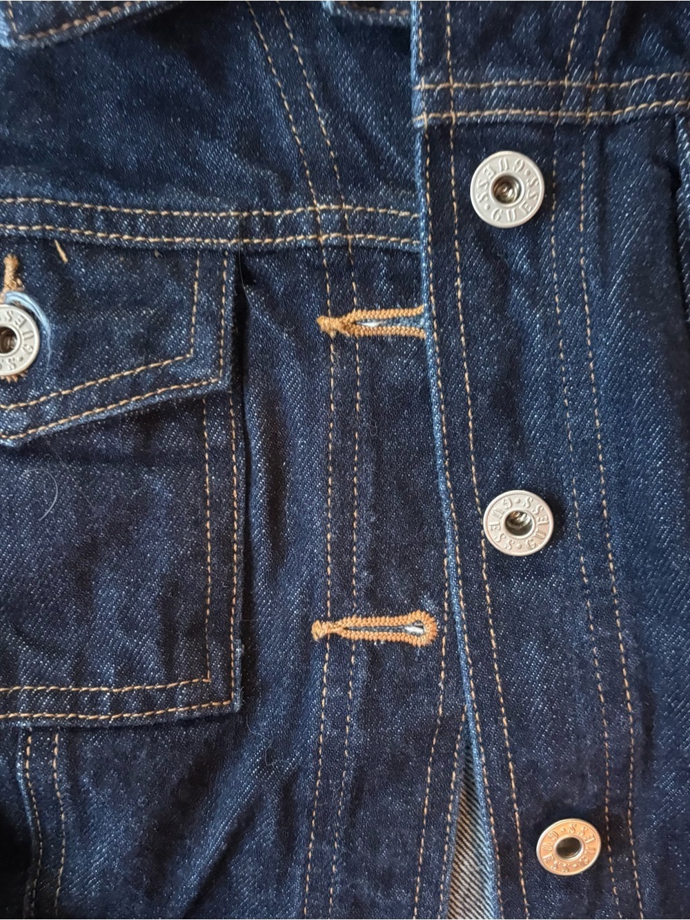 GUESS Indigo Blue Denim Jacket with Contrast Stitching - Picture 3 of 4